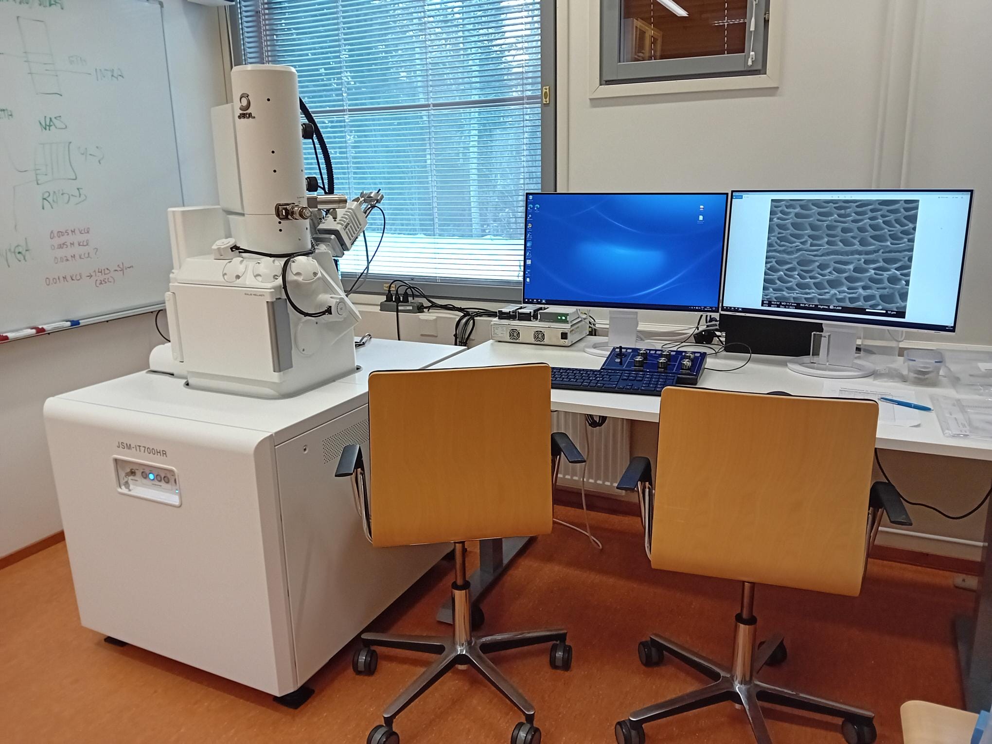 elekrtonimikroskooppi BioSampo-tutkimuskeskuksessa