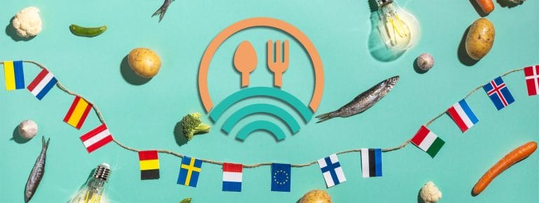 Vihreällä pohjalla ruokien raaka-aineita: porkkanoita, kaalia, sipulia, muikkuja,. Keskellä logomainen kuva jossa keltaiselle haarukan ja veitsen kuva. Kuvassa maiden lipuista tehty nauha.