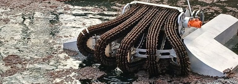 Iso laite öljyntorjunta-altaassa.