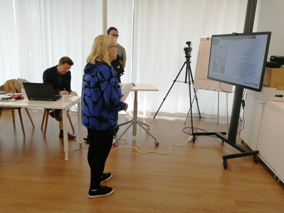 Tuija Arola giving a presentation to the Zoom participants as well as for live audience on the benefits of the smart glasses from the pedagogical point of view.
